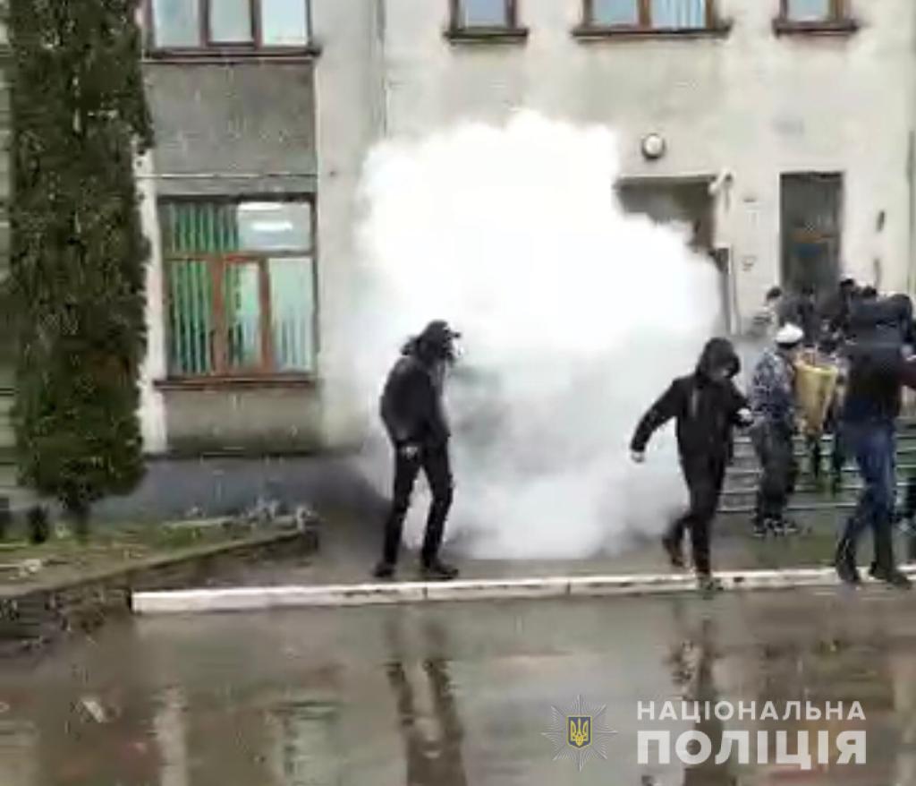 Штурм Жмеринского горсовета: фото