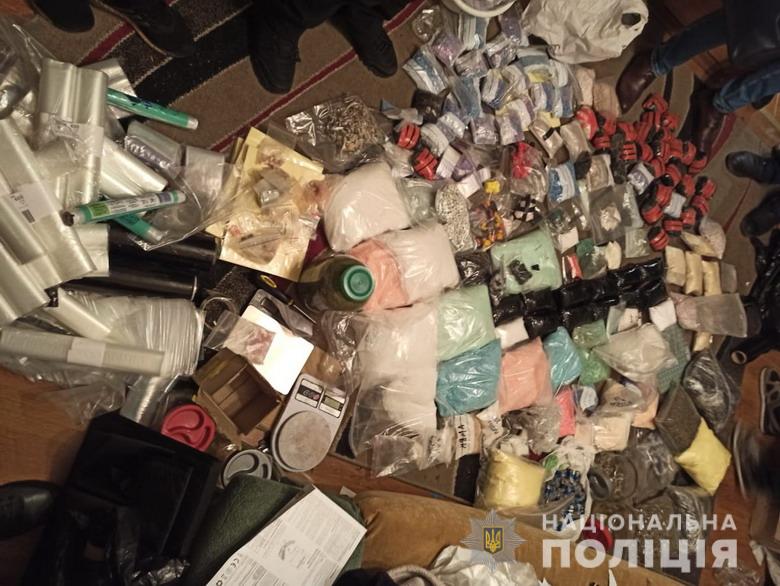 В Киеве полиция провела спецоперацию: изъяли наркотиков на 110 млн грн - видео