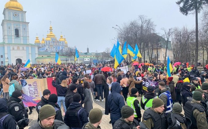 В Марше женщин в Киеве приняли участие две тысячи человек: фото, видео
