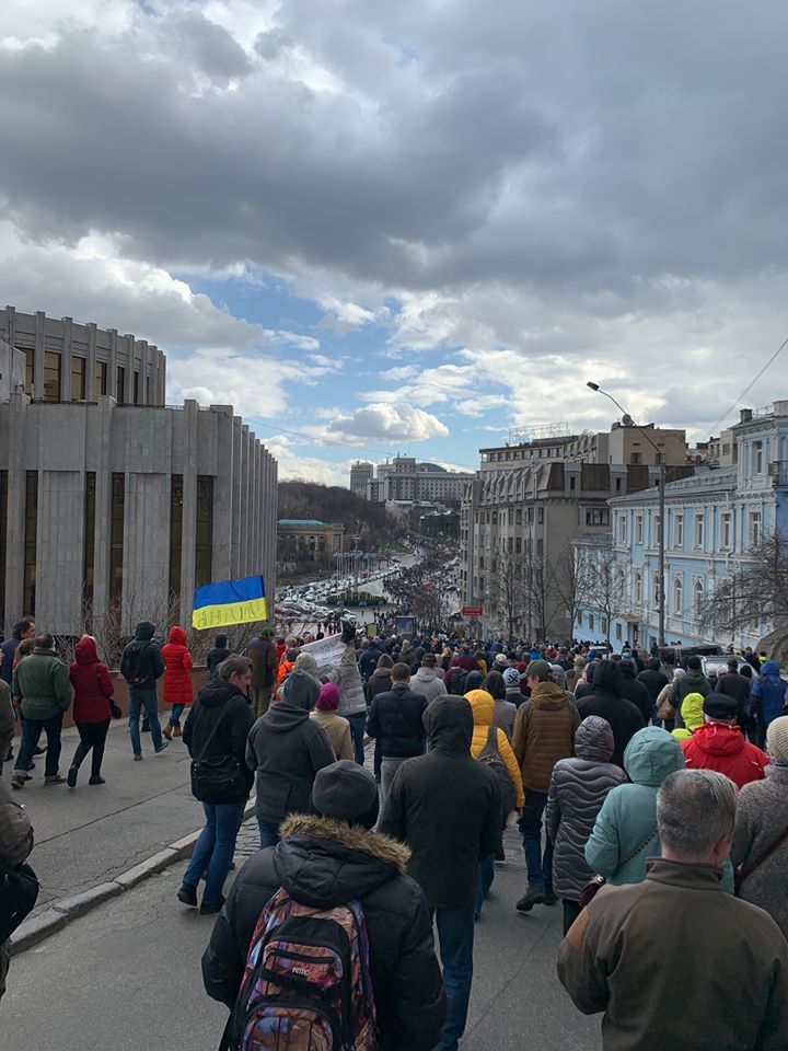 В Киеве проходит марш с требованием прекратить "легализацию ОРДЛО": фото и видео