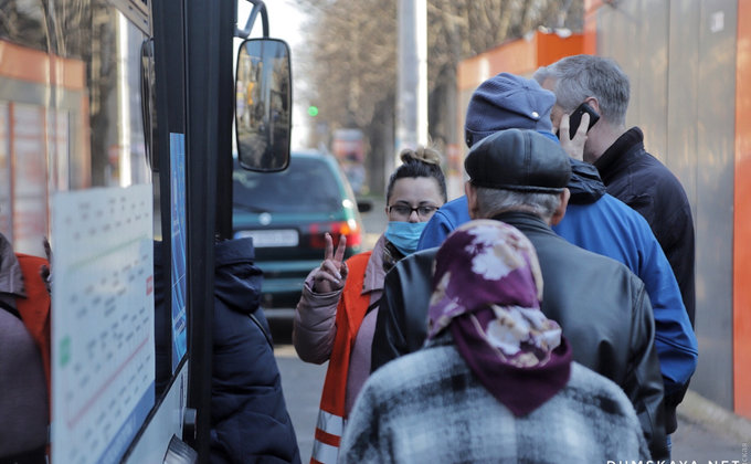 Карантин в Одессе. Люди блокируют трамваи и угрожают водителям: фото