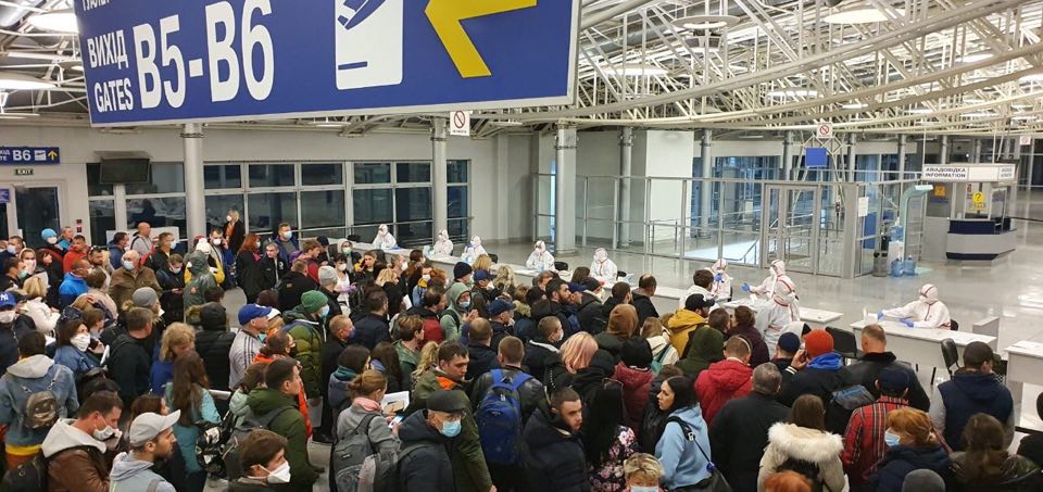 83000 украинцев вернулись из-за границы. Контролирует ли власть их карантин? Спойлер - нет