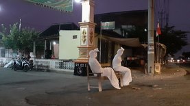 В Индонезии людей пугают "призраками", чтобы те сидели дома на карантине – фото