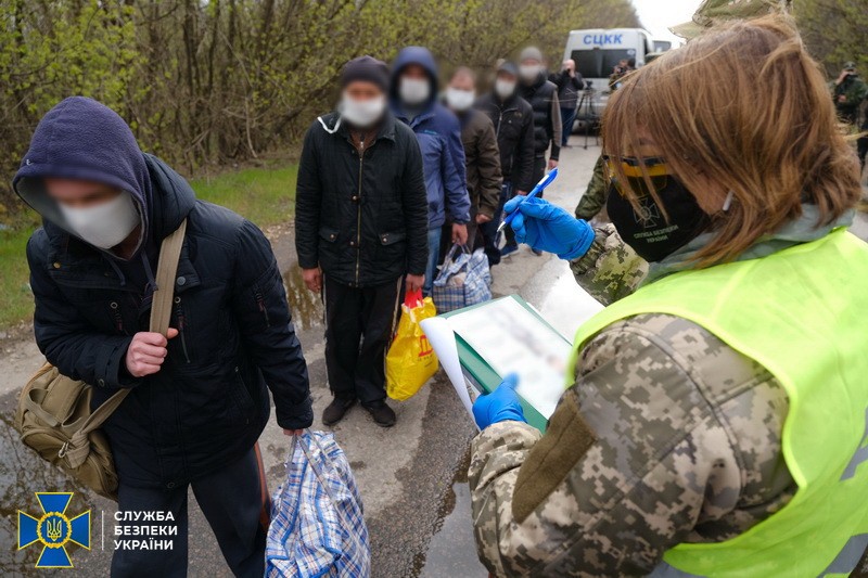 На Донбассе завершен обмен: из плена вернулись еще 11 украинцев - фото