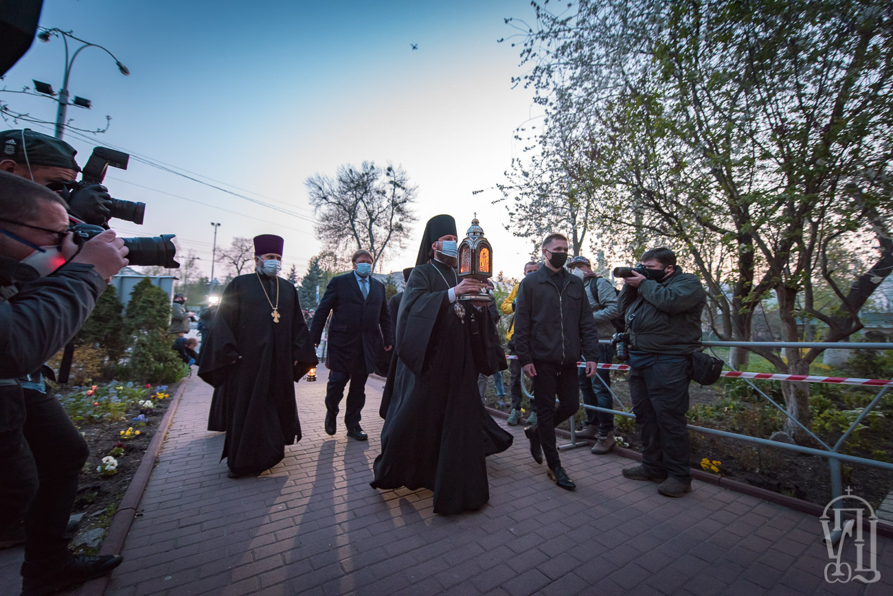 На краю ночи. Как Киев праздновал Пасху: репортаж - Фото