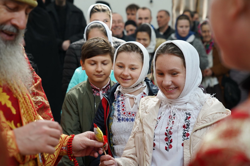Лавра, которой можно все: скандальная Пасха в Святогорске. Разбор