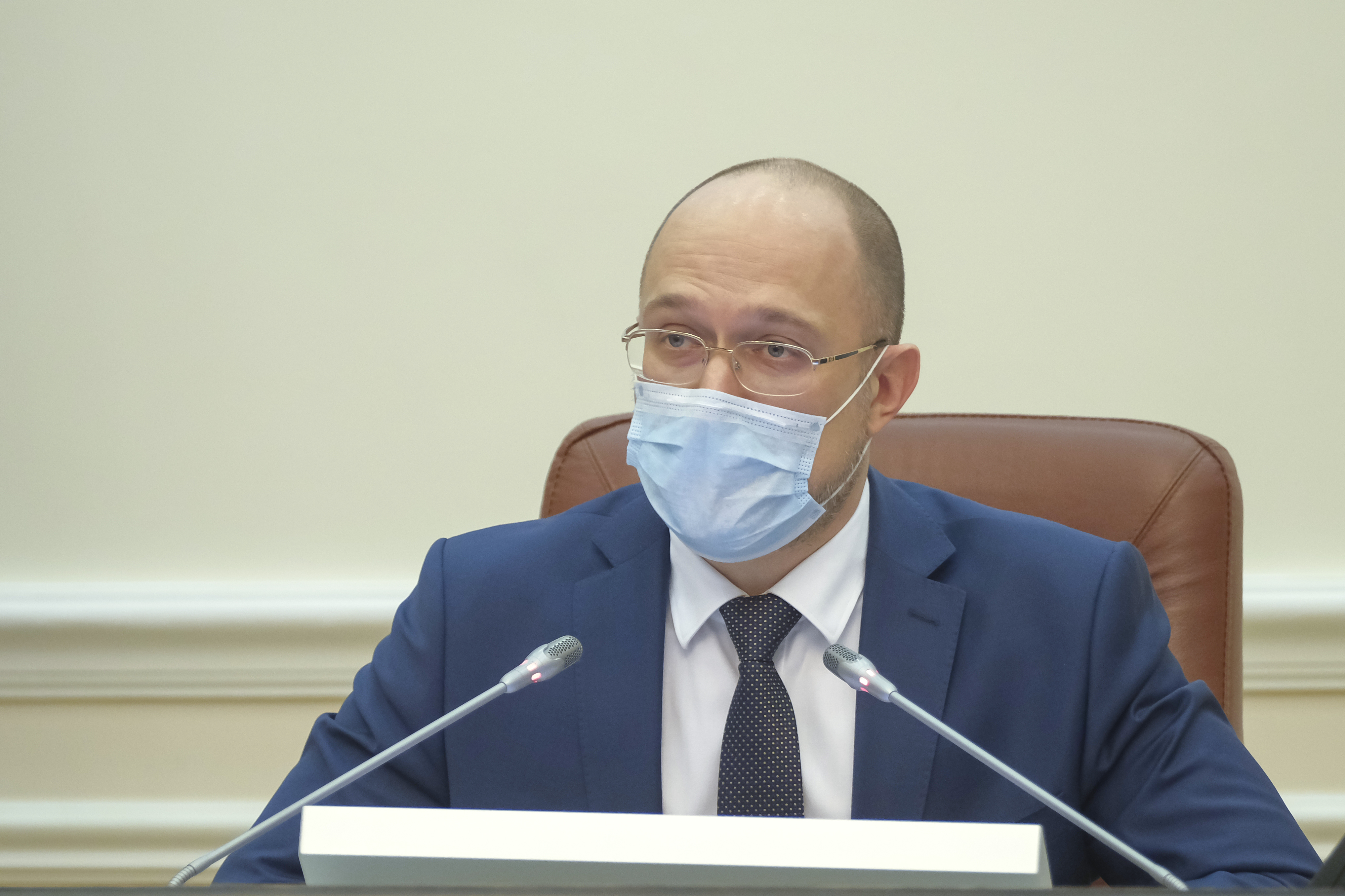 Бизнес-неделя: налоги для олигархов, регулирование цен на АЗС, обвал биткоина и Медведчук
