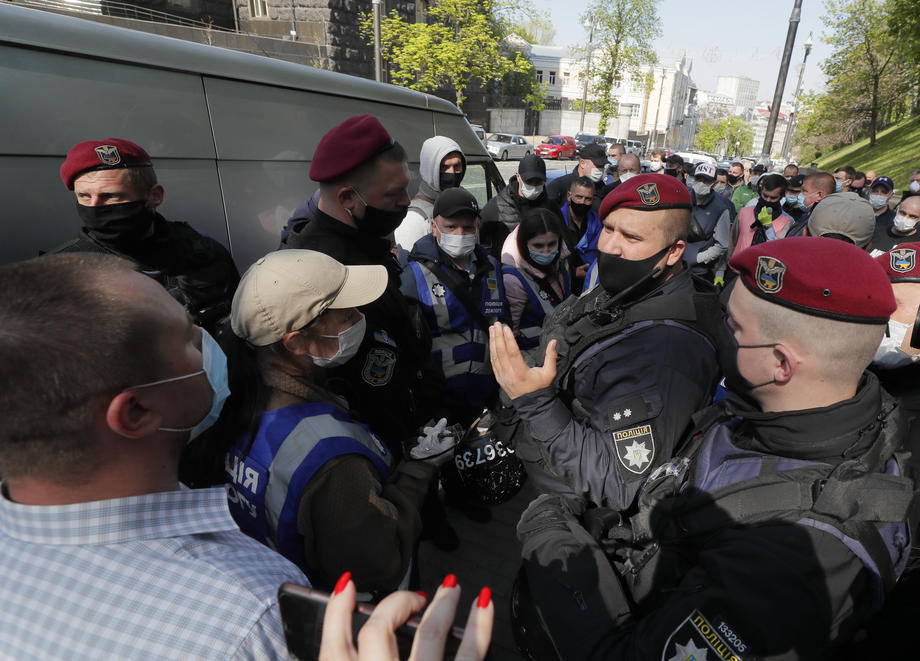Акция протеста у здания Кабмина