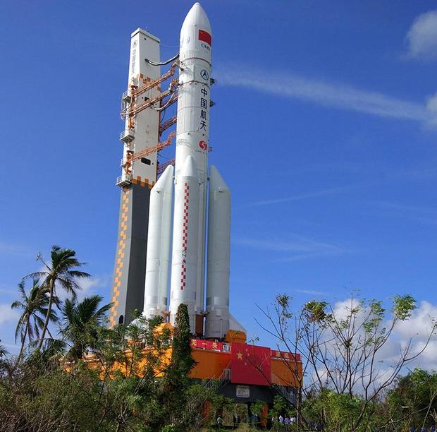 Китай запустил новую тяжелую ракету LM-5B с новейшим космическим кораблем: видео