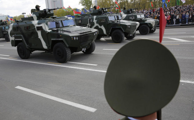 Лукашенко провел парад в Минске, невзирая на коронавирус: фото, видео