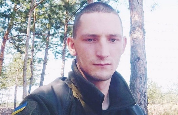 null На Донбассе от пули снайпера оккупантов погиб военный