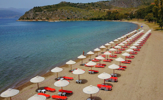 В Греции впервые с начала карантина открылись сотни пляжей: фото