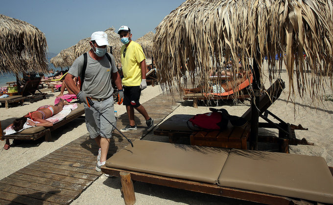 В Греции впервые с начала карантина открылись сотни пляжей: фото