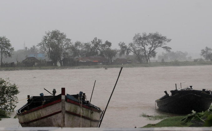 На Индию и Бангладеш обрушился мощный шторм: миллионы эвакуированных - фото