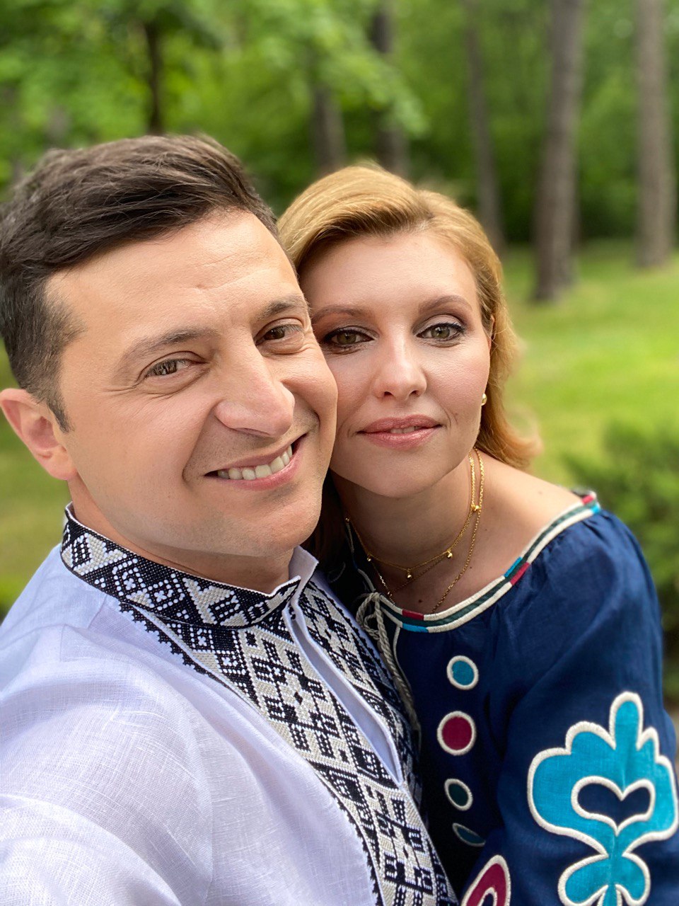 Владимир и Елена Зеленские (Фото - Владимир Зеленский - канал в Telegram) Зеленские одели мировых лидеров в вышиванки, а Google создали дудл к празднику