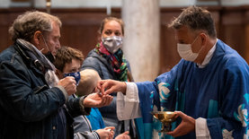 Верующие в Германии сходили в церковь: более сотни заболевших коронавирусом