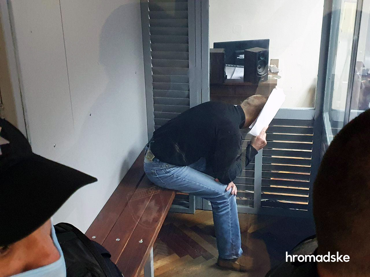 Подозреваемый полицейский Николай Кузив в суде (Фото: twitter.com/HromadskeUA)