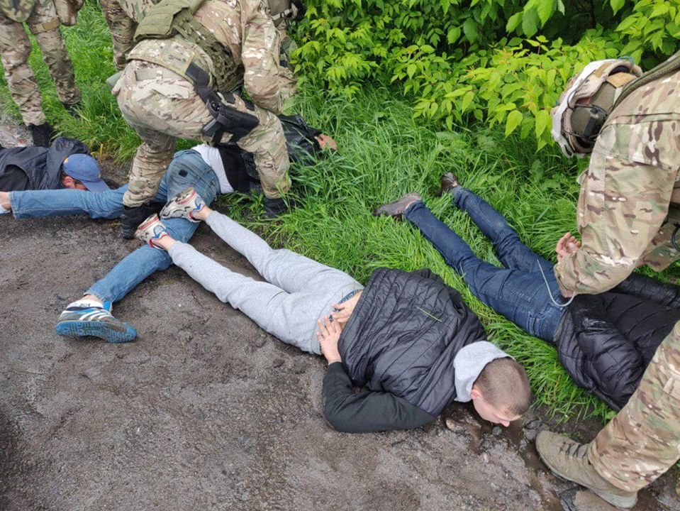 Полиция задержала участников перестрелки (фото - Антон Геращенко facebook) Полиция задержала участников перестрелки