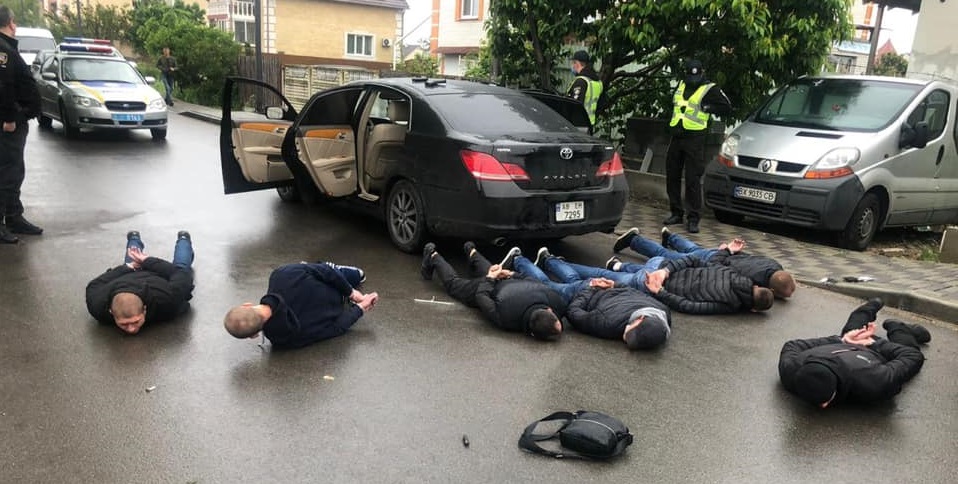 Война за маршрут на Киев. Перестрелка 100 титушек в Броварах: все подробности  - Фото