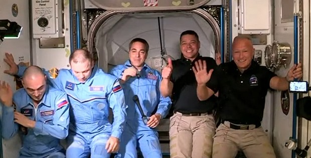 Первая часть миссии завершена. Корабль Маска доставил астронавтов на МКС – видео