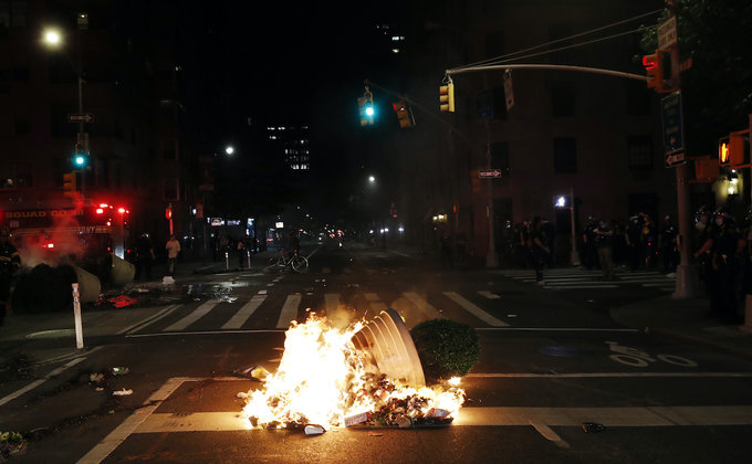 Погромы в Манхеттене и Бруклине. В Нью-Йорке объявили комендантский час: фото