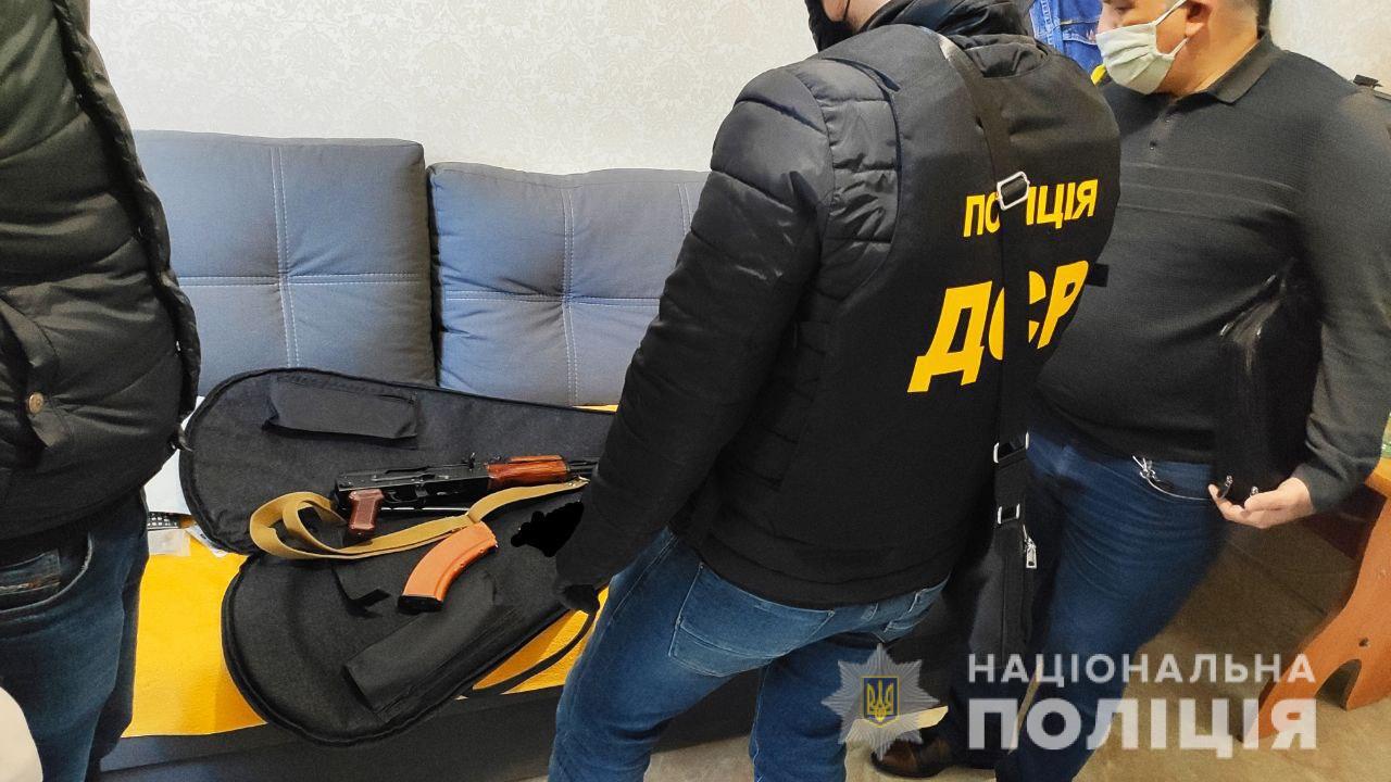 Перестрілка в Броварах. Поліція провела обшуки і показала їх результат: відео