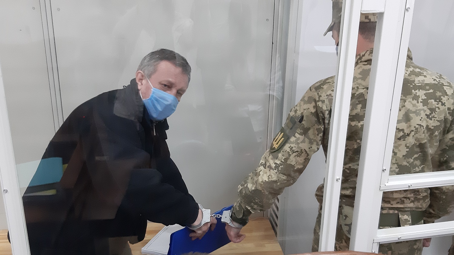 Зеленский признался в нарушении закона, пожары на Донбассе и розовый снег: новости недели