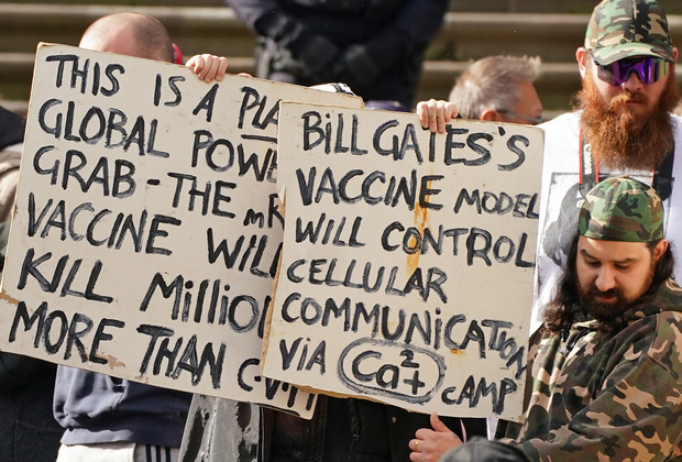 Билл Гейтс отреагировал на обвинения в "чипировании через вакцину"