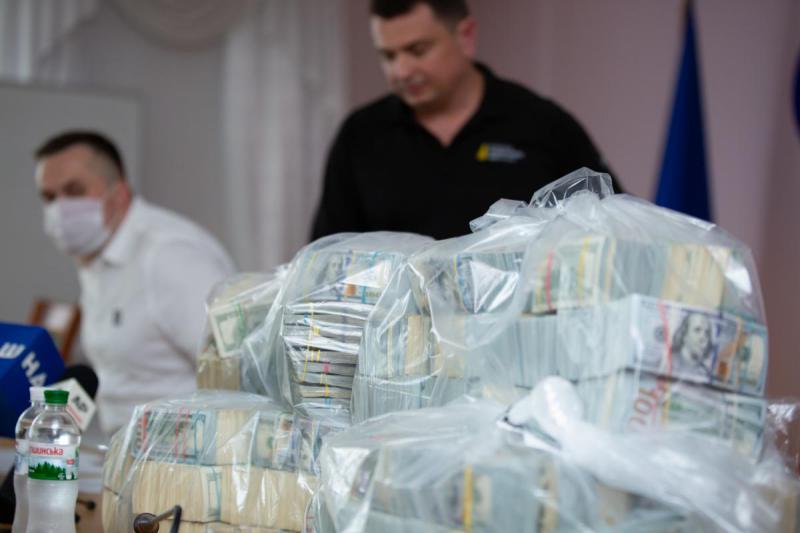 Полмиллиарда за власть. Как устроен рынок торговли должностями в Украине - Фото
