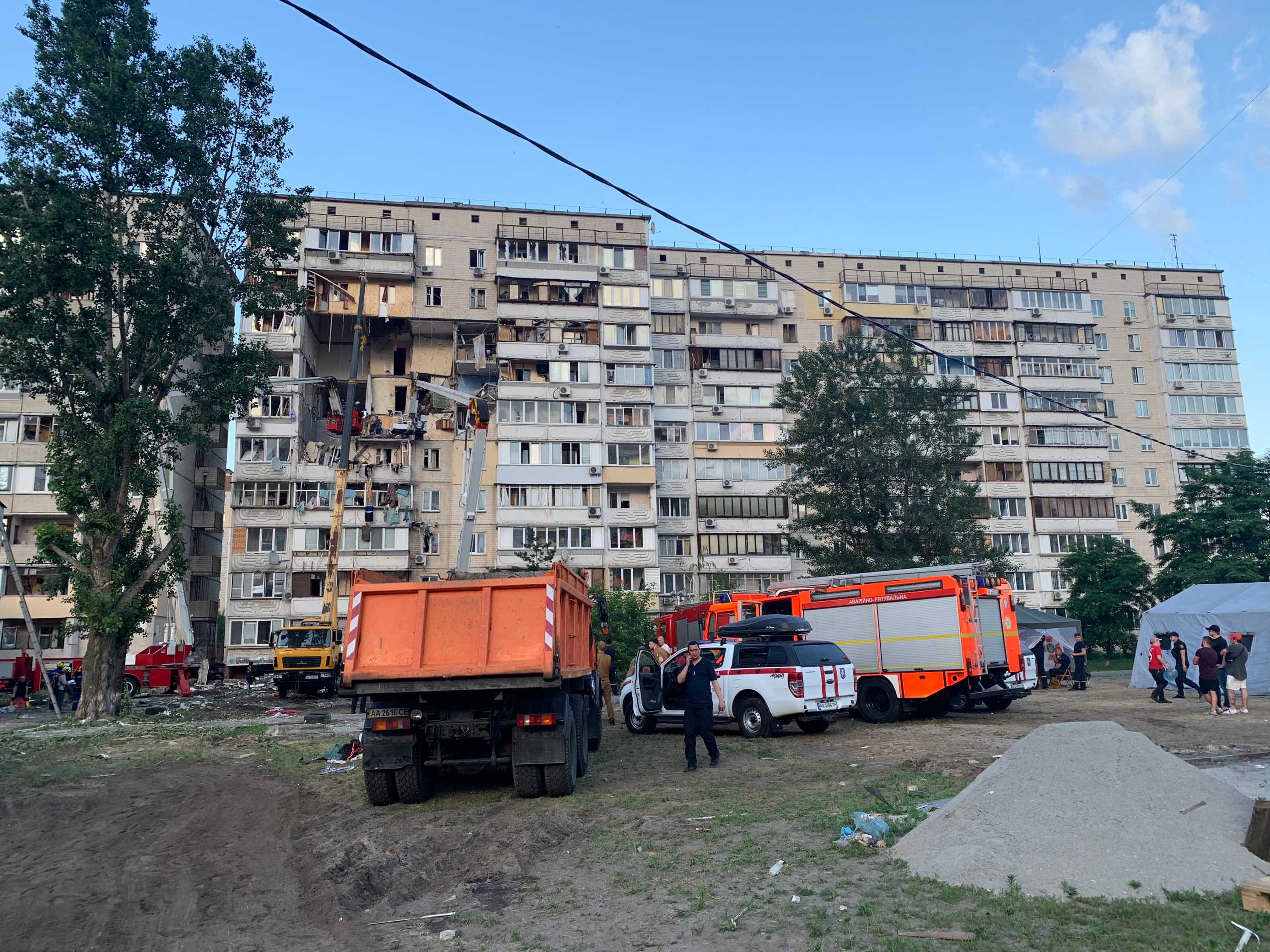 На месте взрыва в доме на киевских Позняках (Фото: Владислав Сердюк/LIGA.net) На месте взрыва в доме на киевских Позняках (Фото: Владислав Сердюк/LIGA.net)