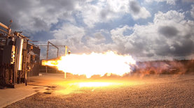 Свечи на торте для главы Firefly Aerospace "зажгли" ракетным двигателем – видео