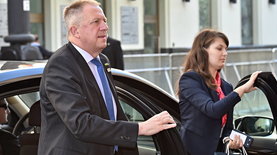 В Словении скандал из-за масок: ушел в отставку глава МВД, задержан министр