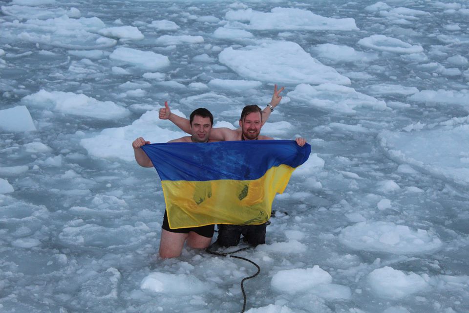 Футбол в Антарктиде. Украинские полярники сыграли со сборной трех стран – фото