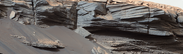 Марсоход Curiosity показал невероятно детальные фото склона горы в кратере