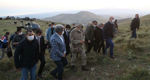 Фото: sabah.com.tr В горах Турции разбился самолет-разведчик: семеро погибли