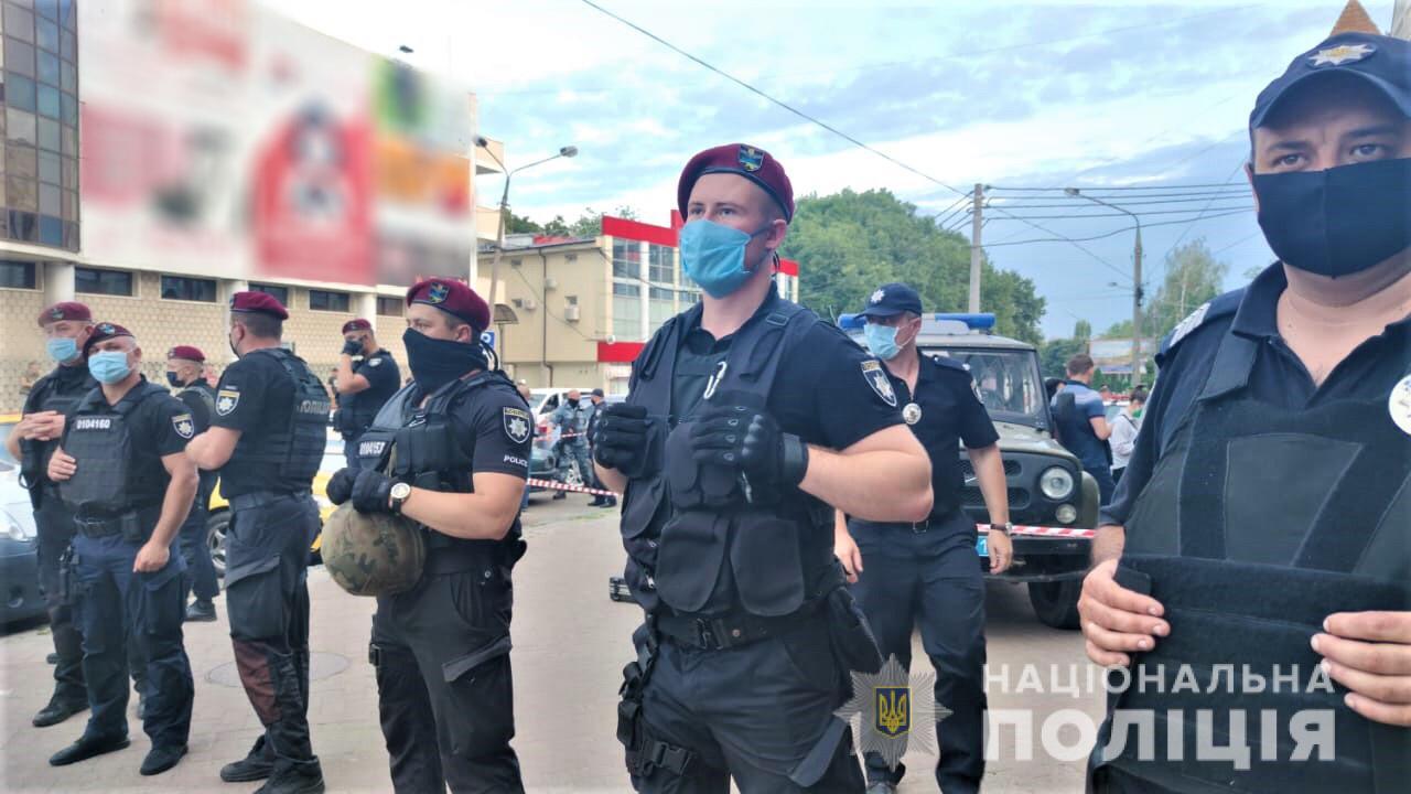 Фото: cv.npu.gov.ua В Черновцах конфликт закончился стрельбой. Убит местный житель: фото, видео