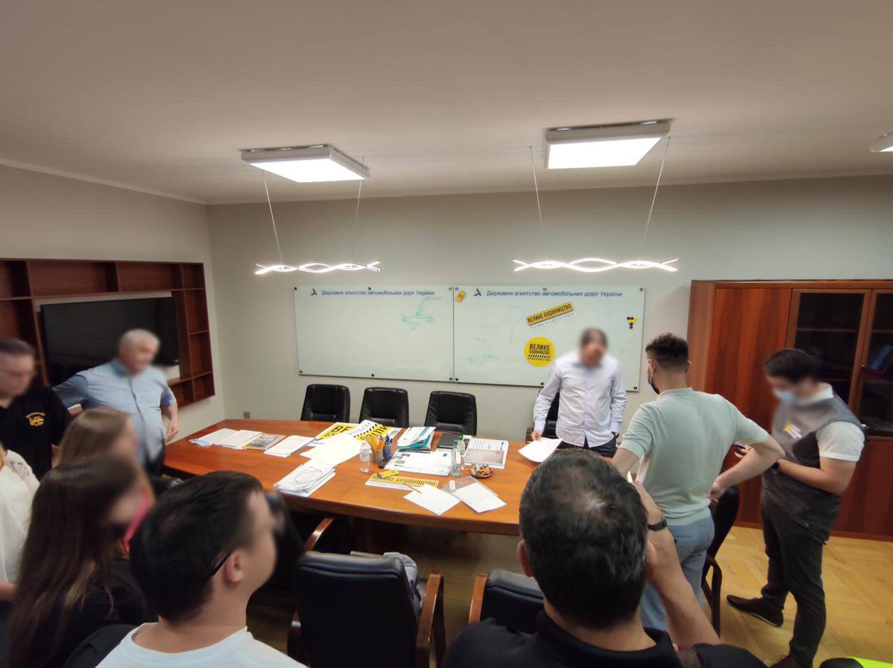 Задержание Новака. НАБУ обыскивает офисы Укравтодора - фото