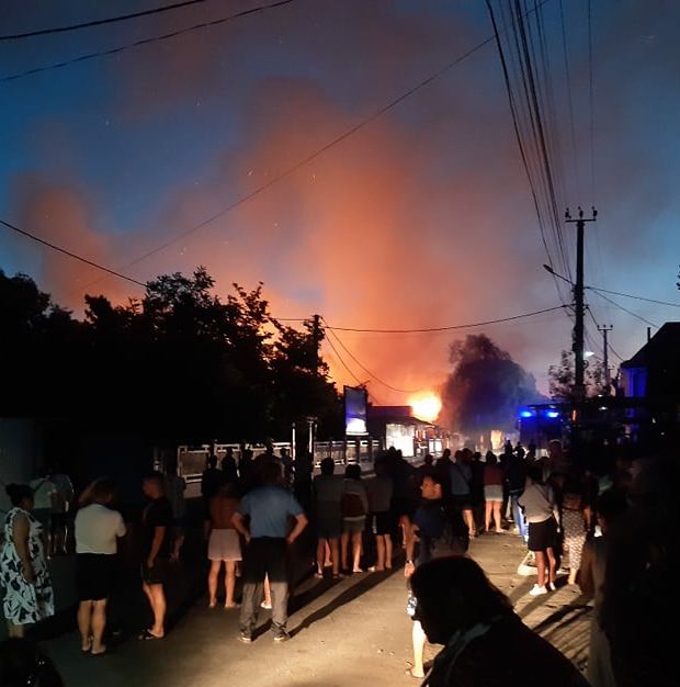 Фото: LIGA.net В курортной Затоке ночью горели две базы отдыха – фото и видео