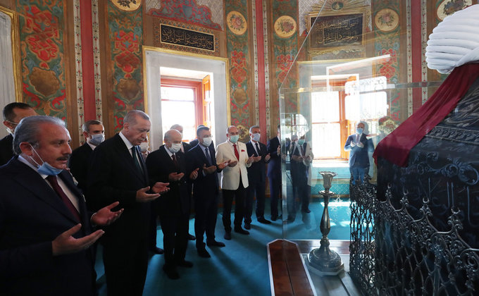 Маски, президент Эрдоган и флаг. Как прошла молитва в Айя-Софии - фоторепортаж