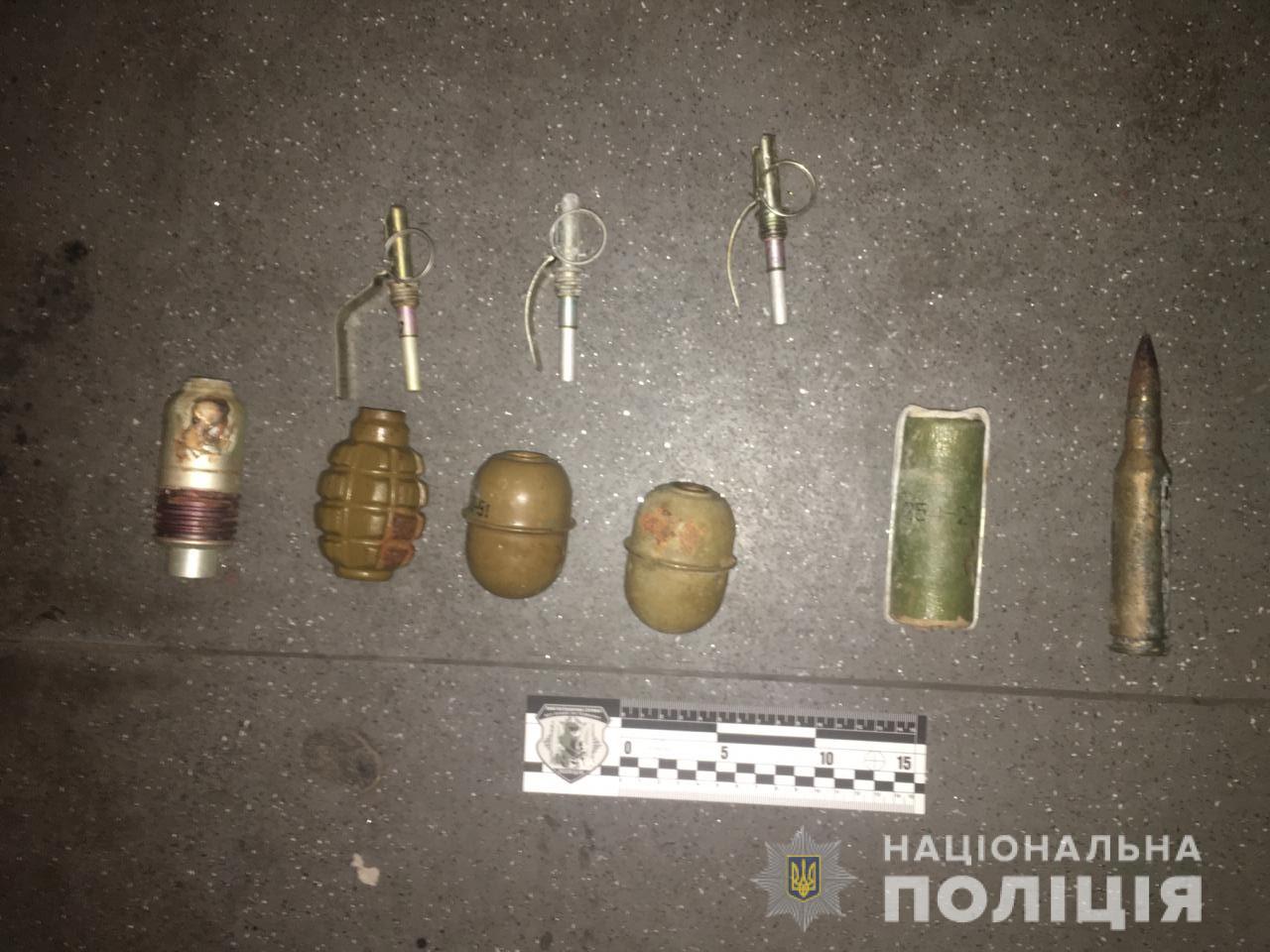 Фото: Нацполиция В Харьковской области на ж/д станции задержали мужчину с гранатами - полиция