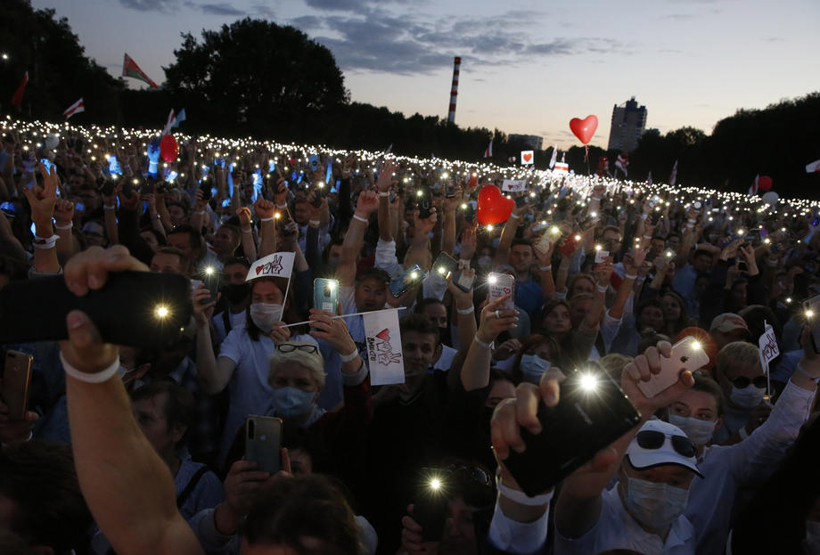 Митинг оппозиции в Минске собрал рекордные 63 000 человек - видео и фото