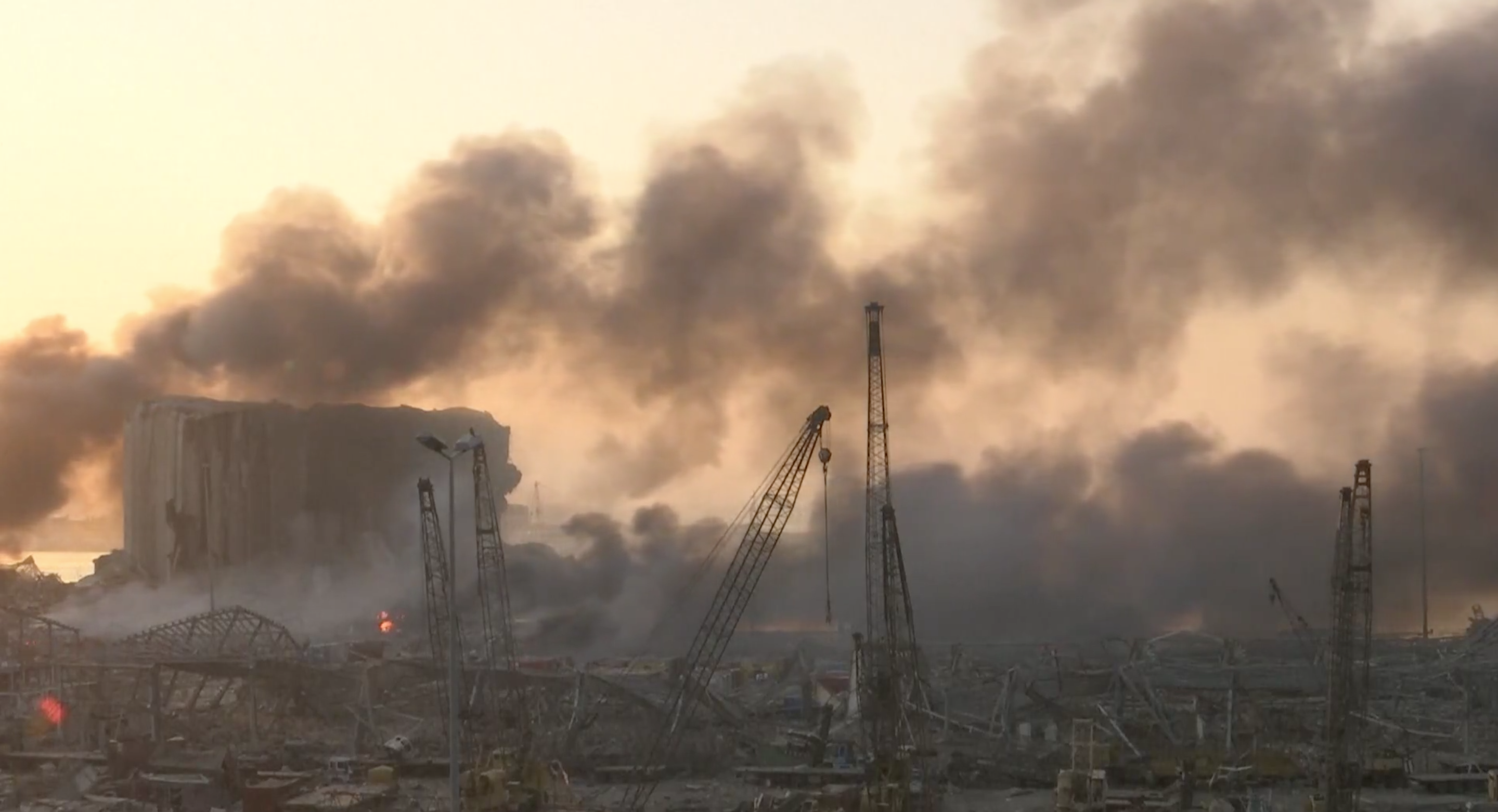 В столице Ливана прогремел чудовищный взрыв: видео