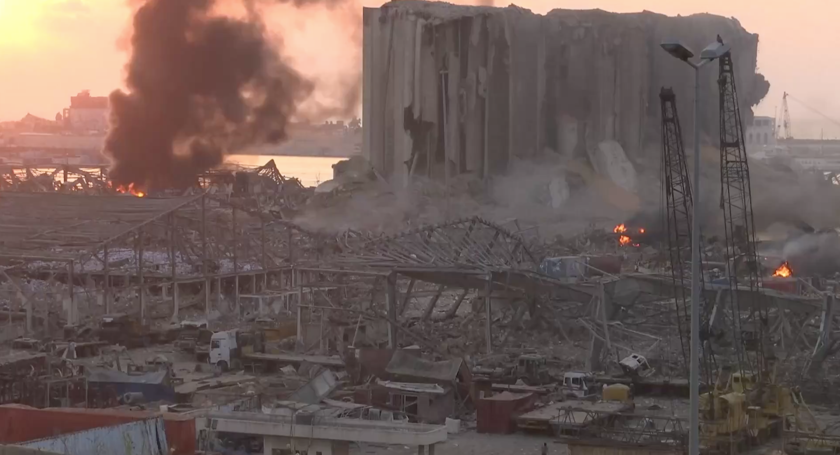 В столице Ливана прогремел чудовищный взрыв: видео