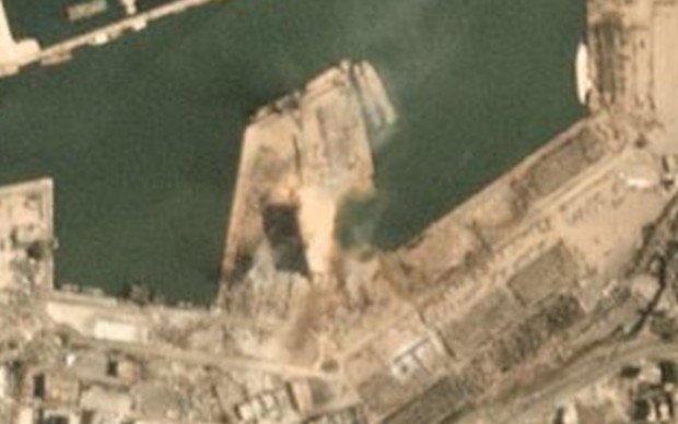 Взрывная воронка в порту Бейрута на спутниковых снимках и с дрона – видео
