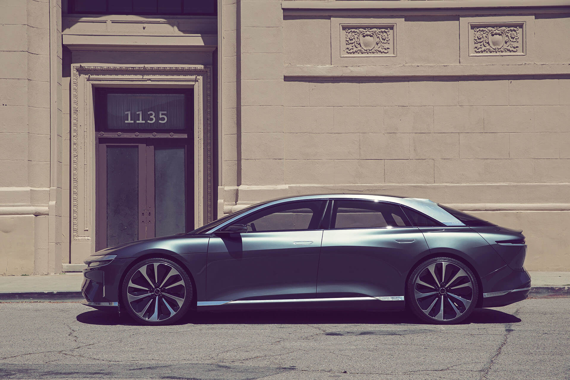 Дышат в затылок: 6 конкурентов, которые мечтают обогнать Tesla. У кого получится?