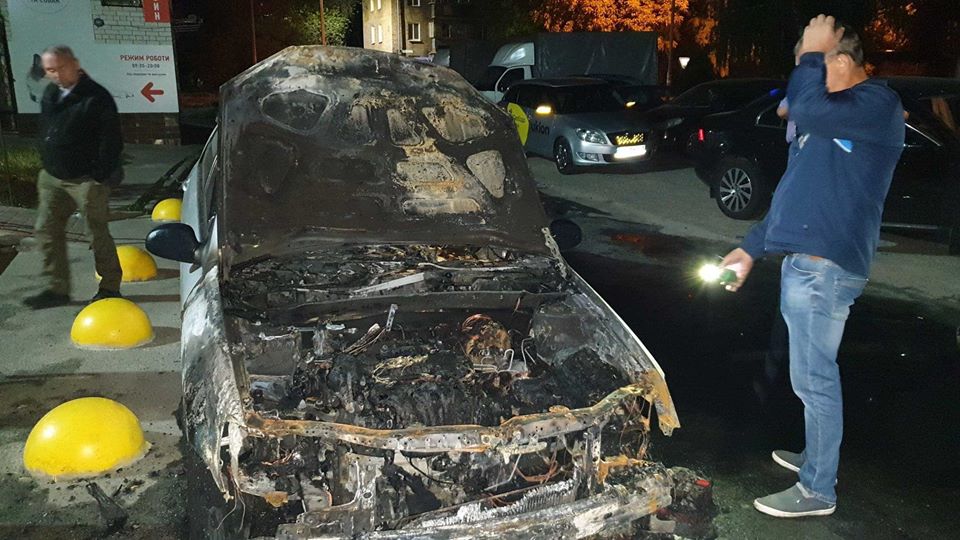 Ночью неизвестные подожгли авто журналистов-расследователей