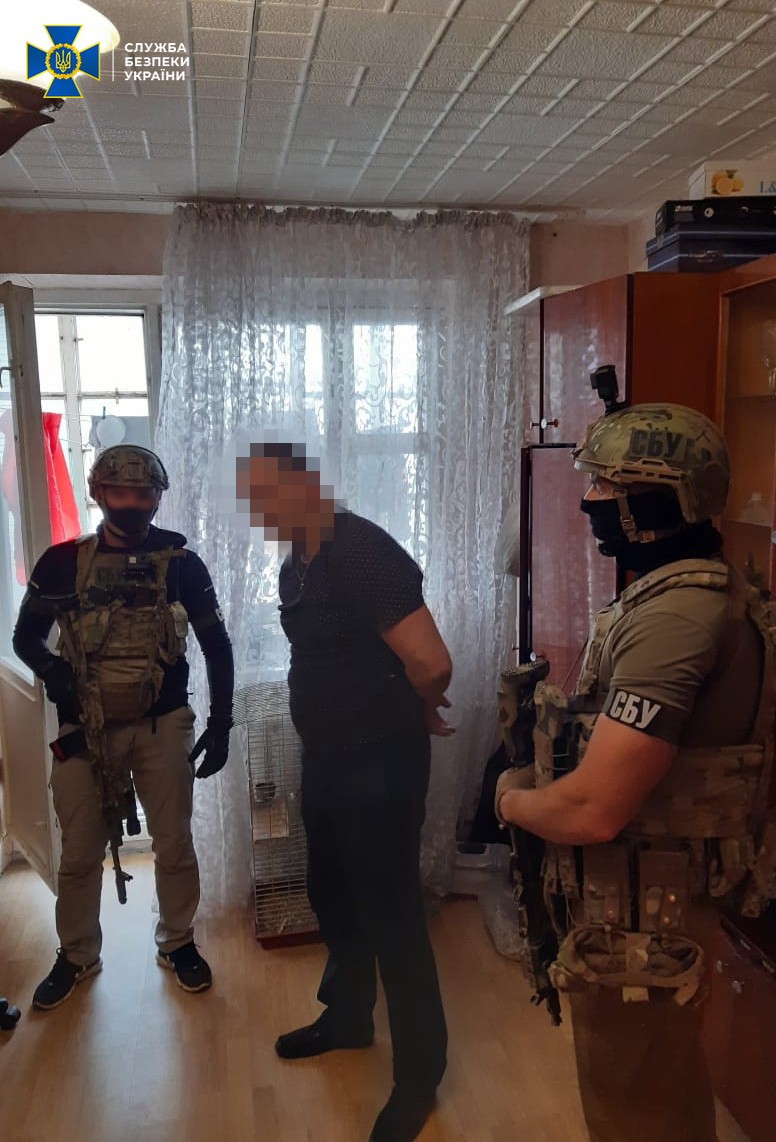 Задержание подозреваемого в поджоге автомобиля журналистки Радио Свобода (Фото: пресс-служба СБУ) Спустя полгода. Задержан подозреваемый в организации поджога авто журналистки