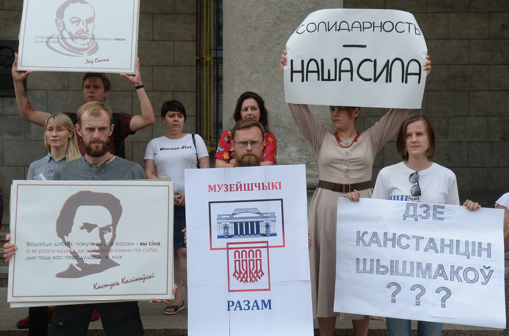 Митингующие требуют ответа на вопрос (фото - Яухен Ерчак_ЕРА) Митингующие требуют ответа на вопрос (фото - Яухен Ерчак_ЕРА)