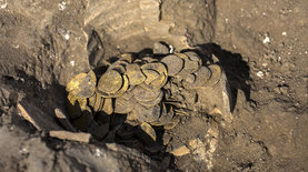 В Израиле нашли клад из сотен золотых монет, которым более 1000 лет: фото