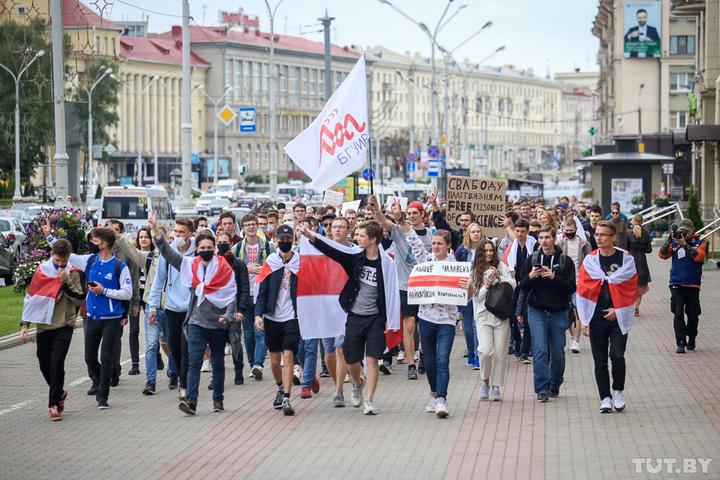 Беларусь. В Минске начался марш студентов, его пытается разогнать ОМОН — видео